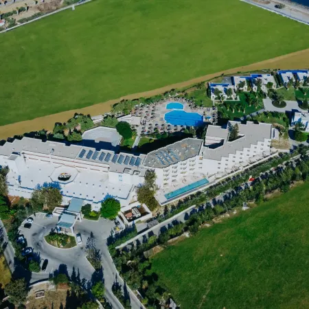 Sovereign Beach Hotel Отели рядом с достопримечательностью «Крепость Антимахия»