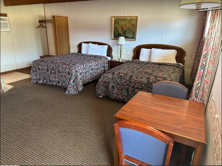 Love Hotels Western Holiday by OYO at Harlan Lake NE