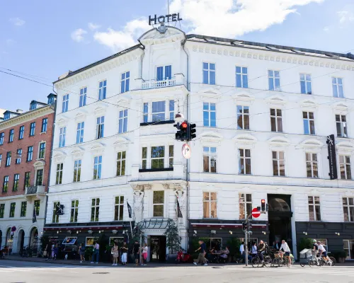 Babette Guldsmeden Hotels near Holmen