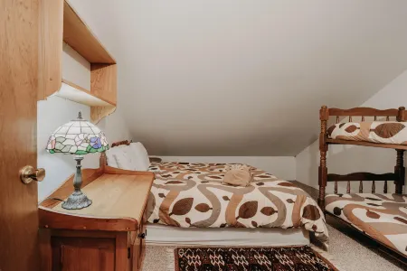 Snowater Condo #57 - A Great 2-Story Family Condo That Sleeps 6!