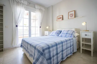 APARTMENT CALETA DE VÉLEZ, ALGARROBO, TORRE DEL MAR First line of beach Cerro Garden附近的飯店