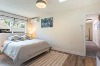 Family-friendly Modern Cozy Downtown Mill Valley Unit in San Francisco Bay Area - Wi-Fi