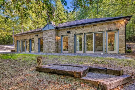 Cottage by the creek on 17 acres minutes from Leipers Fork! Writer’s Paradise…