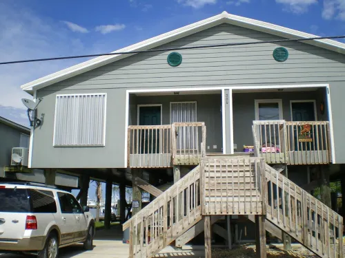 Family Owned Waterfront 3 Bedroom/2 Bath Fully Furnished Condo