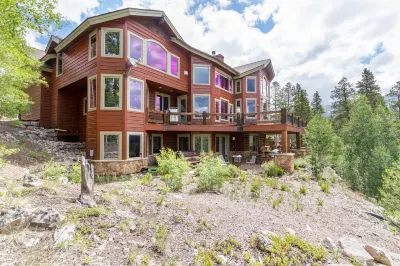 Best views in Breck! 5bed/6bth/shuttle/close to hiking trails & downtown Hotels in Baldy Mountain