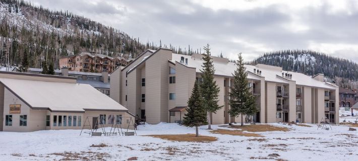 3 BR, 3 Bath sleeps 10.  Next to Giant Steps Lodge.  Ski in/out Hotels in Brian Head