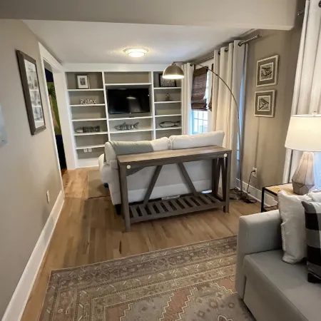 Charming Georgetown bungalow within walking distance to downtown & boat access