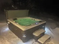 Lovely Place in Prime Location-Near Trails-Hot Tub