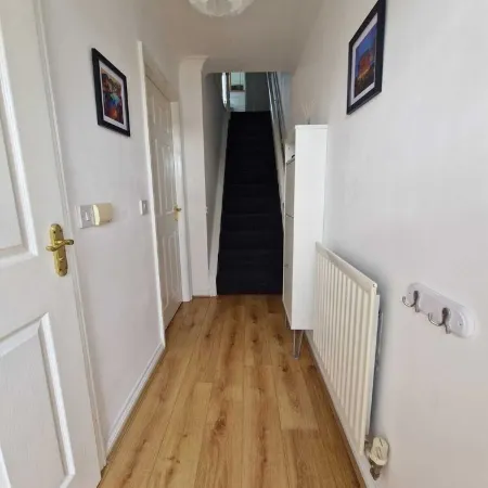 Riverside Home. 3 Bedroom. Free Parking. 10 mins to Newcastle Centre