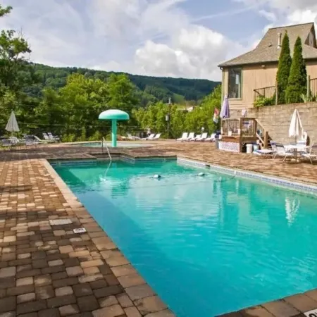 The Cloud 9 Lodge-Vacation Destination