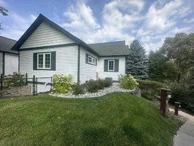 Cozy & Private 2 Bedroom / Chief Golf Cottages Upper Condo / Spectacular Views!