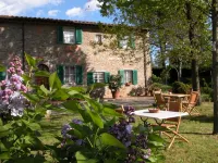 Independent Suite with its own entry and private terrace, halfway Lucca/Florence