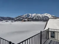 Sunny accessory dwelling with expansive views and large deck