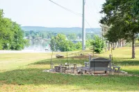 The Cowskin Bunkhouse - Lakeview Getaway - perfect for fishermen/small families!