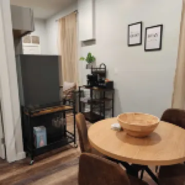 The Guest House on Seneca with King Bed