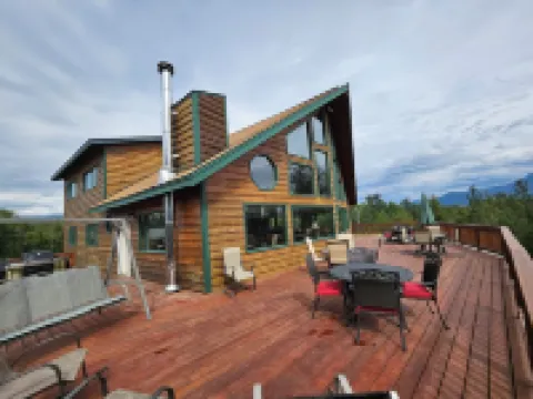 Spacious Lodge in Charming Palmer with Incredible Mountain Views