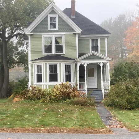 Private 1st Floor Studio in Victorian Home - Steps to LL Bean, Downtown Freeport