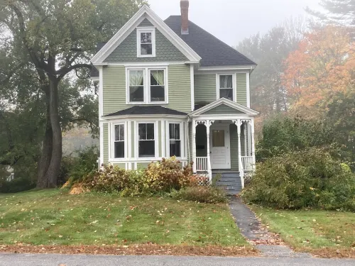 Private 1st Floor Studio in Victorian Home - Steps to LL Bean, Downtown Freeport