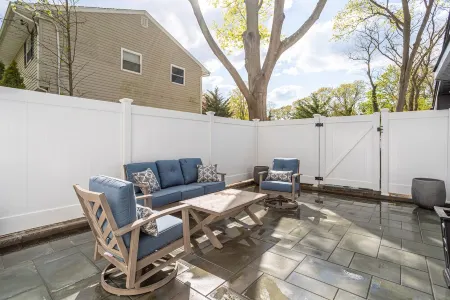 Ultra-Modern Studio | Near Hospital & NYCIM | WiFi