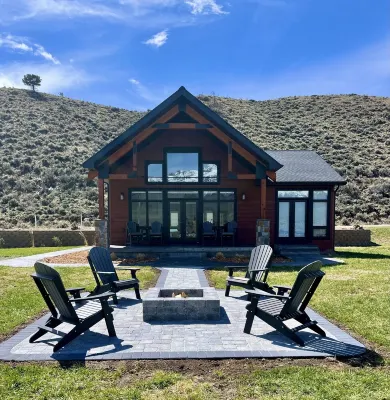 New Luxury Mountain Modern Cabin Near Yellowstone