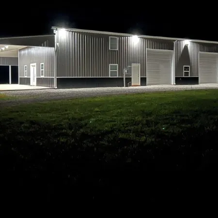 Barndominium in the country. Two acre fishing lake, large porch and Pickleball. Отели в г. Симпсон Каунти