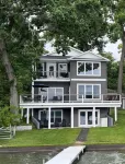 2024 Luxury Lakefront Escape I Dock/Fire Pit I Sunsets I Magician Lk I Sleeps 14 - 4-Star