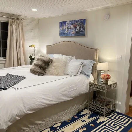 Stylishly restored 1800's historic home- heart of Virginia hunt & wine country!