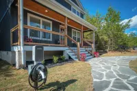 Stay 3 nights, Get 4th night FREE thru end of Oct 2024 فنادق في هيلين