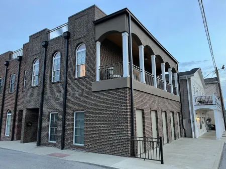 New Downtown Luxury Townhouse in Bourbon Country