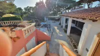 Villa on 2 beautiful bays with sandy beach, heated pool, ideal for. children
