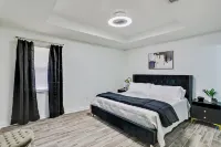 Stay Local - Gameroom near Amphitheater and Baseball