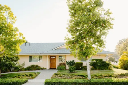 Spacious home 7 minutes away from the beach!