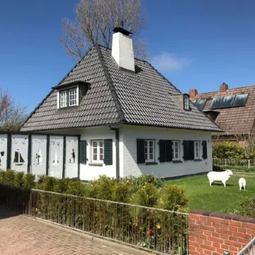 Lovingly renovated detached house in a prime location of Büsum. Now with sauna.