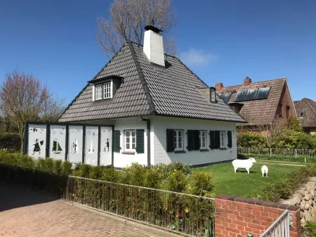 Lovingly renovated detached house in a prime location of Büsum. Now with sauna.