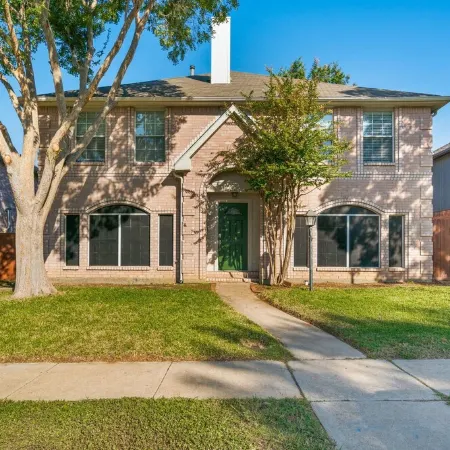 Spacious Living, BBQ, Minutes to DFW Airport, Sleep 16