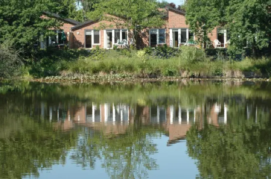 Comfortably furnished apartments, barrier-free with a large terrace on the lake