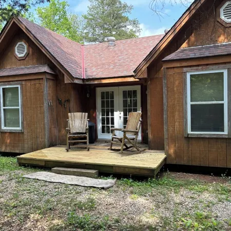 Whole house, secluded getaway near Alley Springs, Eminence , Missouri.