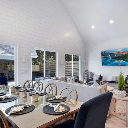 Peaceful vacation retreat on SSI within walking distance of beach & Pier Village