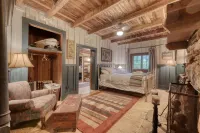 Rustic Historical Cabin Near Wineries & Gold Mines