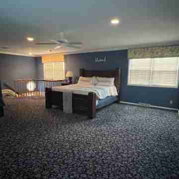 Beautiful, spacious and quiet house in the heart of Moline. Rooms