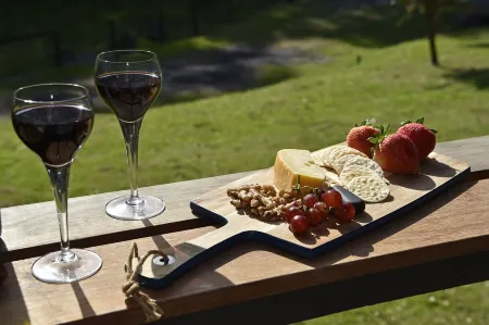 Private forest surround in Yarra Valley - In-between Warburton & Healesville Отели в г. Уорбертон