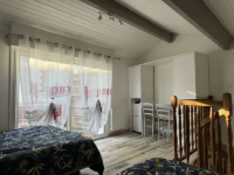 La Ti Source à 2 pas du Vieux Port, en Impasse Privée, Avec Garage