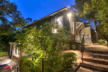 Elegance & Serenity and A Short Walk To Town