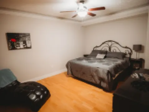 BEACH LEVEL CONDO L08 -2 BR/2 BA   Walk right out to the Private Beach! 杰尼瓦酒店