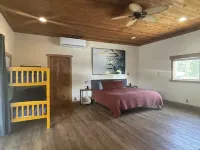 Lakeview 4 Acres-Zipline, Playfort near Waterfalls, Hiking, Fishing - 3 estrellas