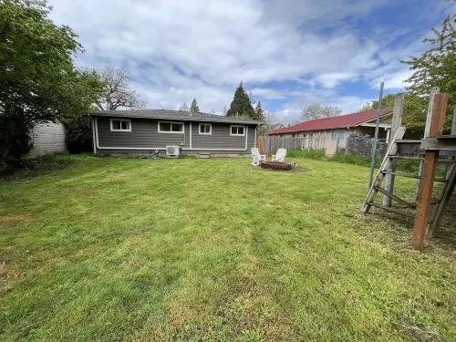 Sweet 3 Bedroom, Walk to Main St!