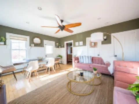 Magnificent 5BR/2BA Near Casinos 諾威奇酒店