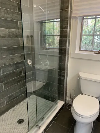 Adorable 1 Bedroom Cottage