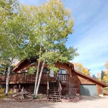 Mountain Chalet Tucked in Aspen Grove with Mountain Views