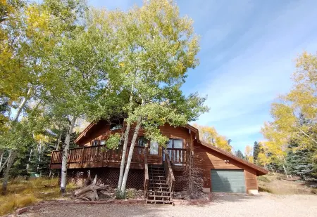 Mountain Chalet Tucked in Aspen Grove with Mountain Views